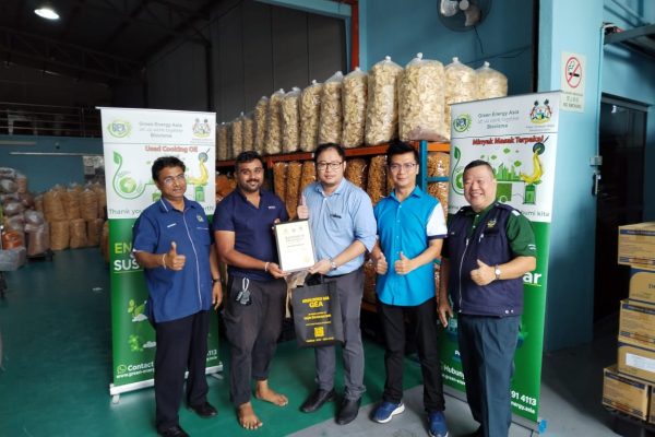 green-energy-asia-Honor Businesses for Sustainable Disposal of Used Cooking Oil in Certificate Handover Ceremony-2